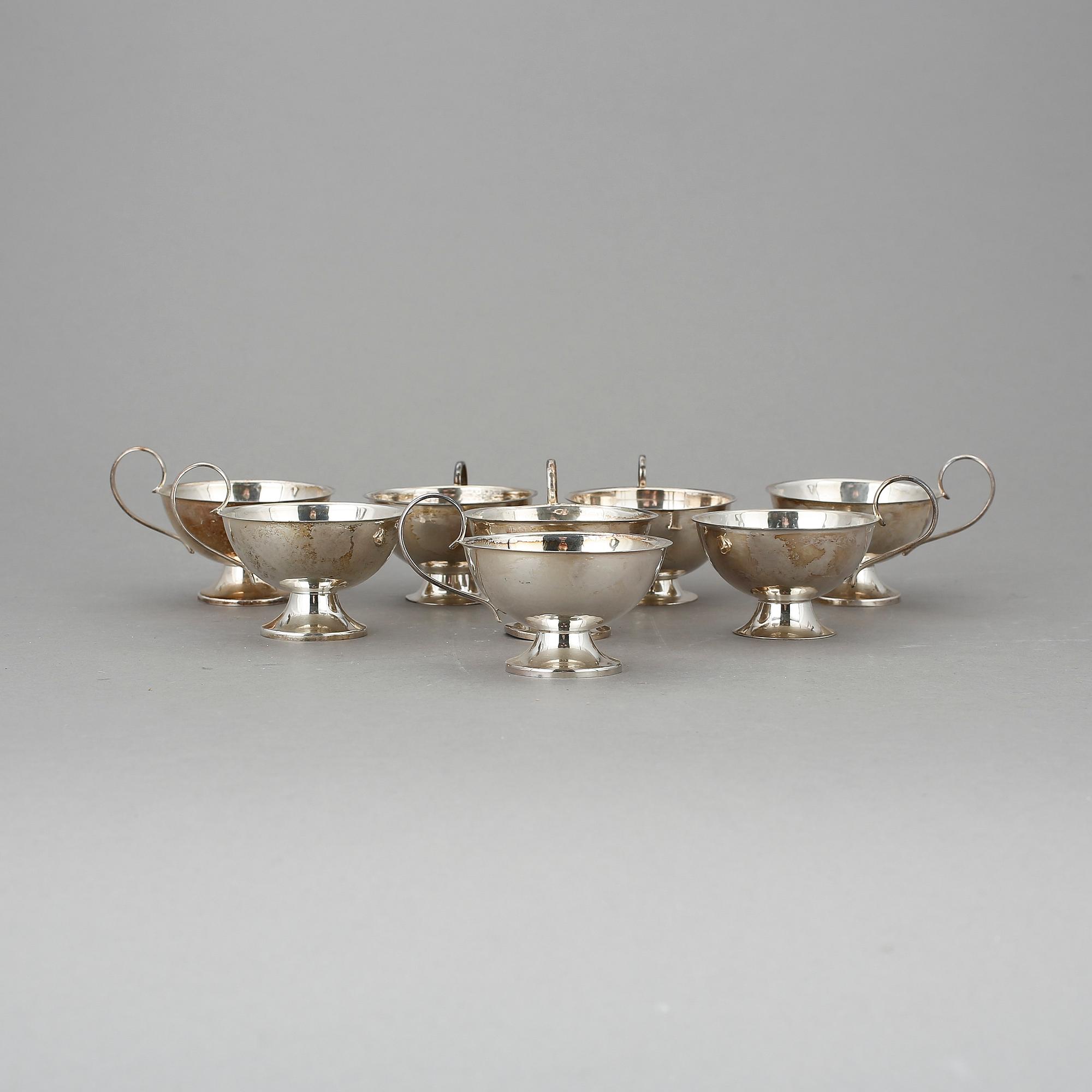 PUNSCHKOPPAR silver. 8 st. Bl a K & EC, Göteborg, 1940. Total vikt ca 240 g.