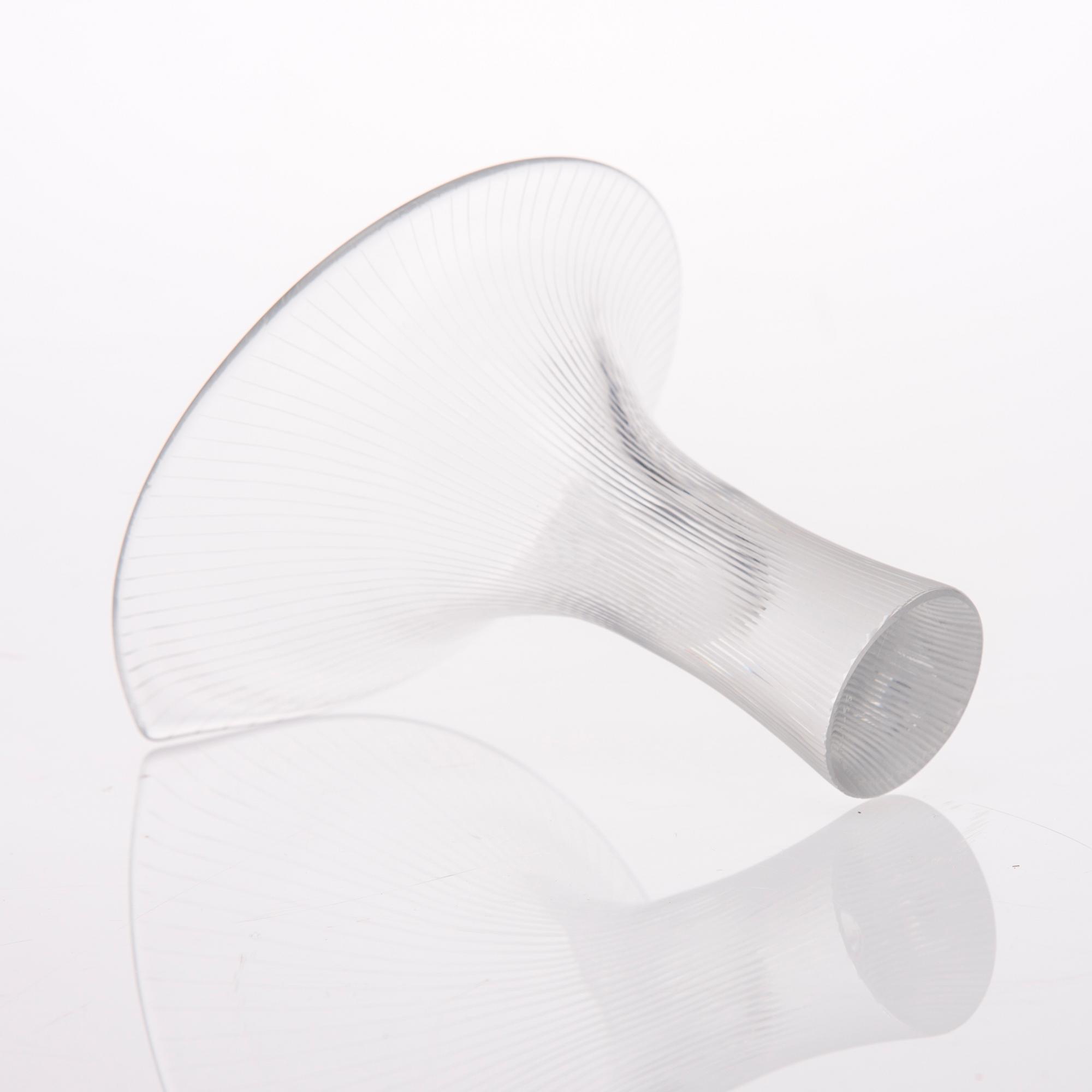 KONSTGLAS, 2 st, sign. Tapio Wirkkala 3122 respektive Iittala -55.