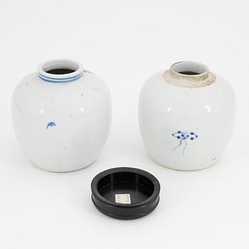 Two Chinese porcelain jars, Kangxi style, Qing dynasty, 19th Century.