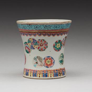 MUGG, kompaniporslin. Qingdynastin, 1800-tal.