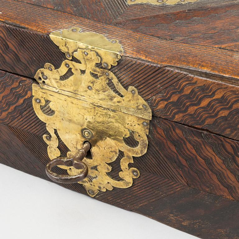 19TH CENTURY EUROPEAN BOX.