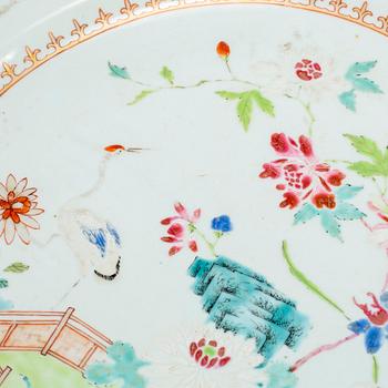 A famille rose serving dish, Qing dynasty, Qianlong (1736-95).