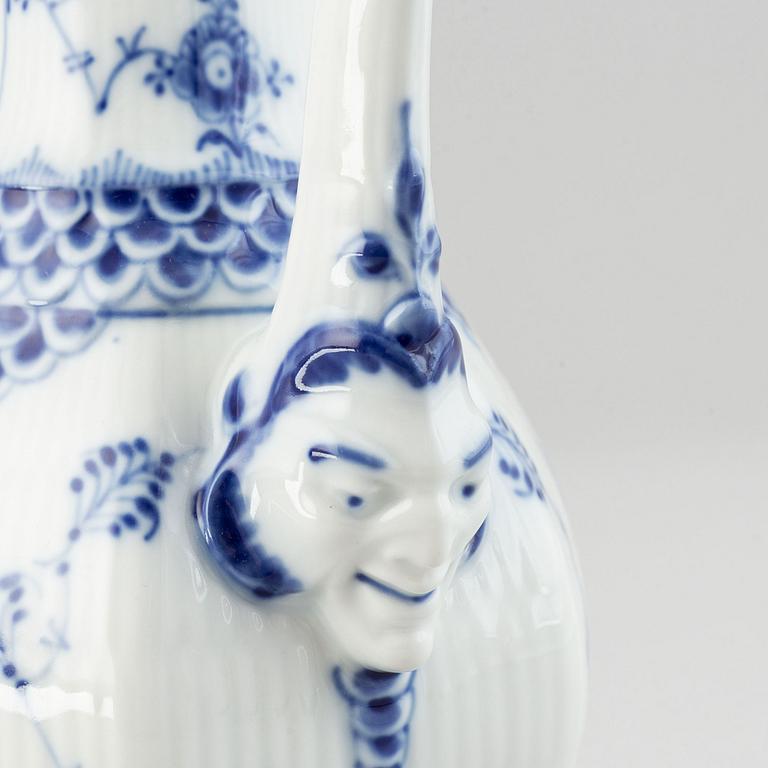 Royal Copenhagen, a mocca porcelain service (17 pcs), 'Musselmalet'.
