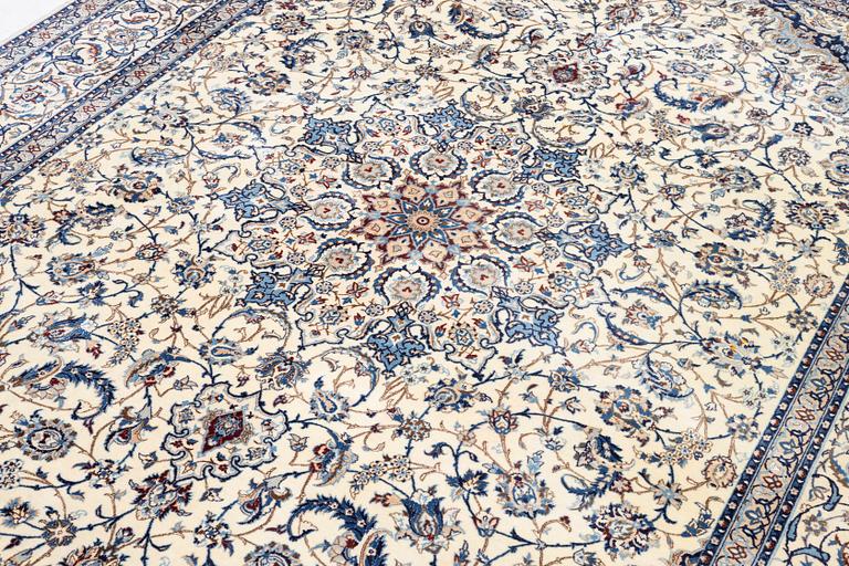 Carpet, Nain, 263 x 370 cm.