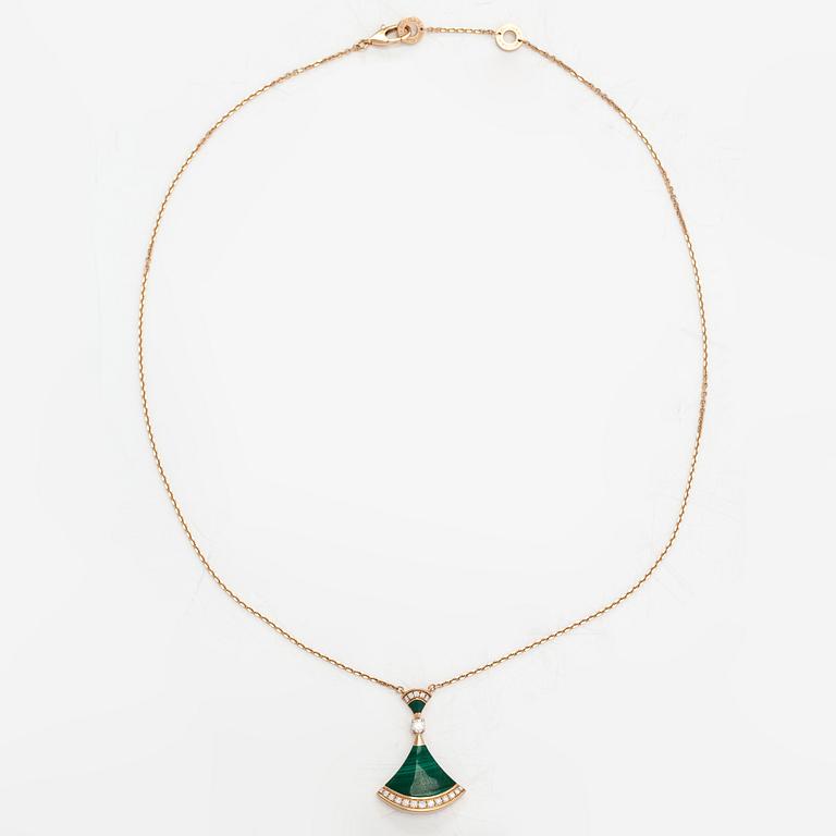 Bulgari, An 18K gold and malachite necklace "Diva's dream" with diamonds ca. 0.38 ct in total.