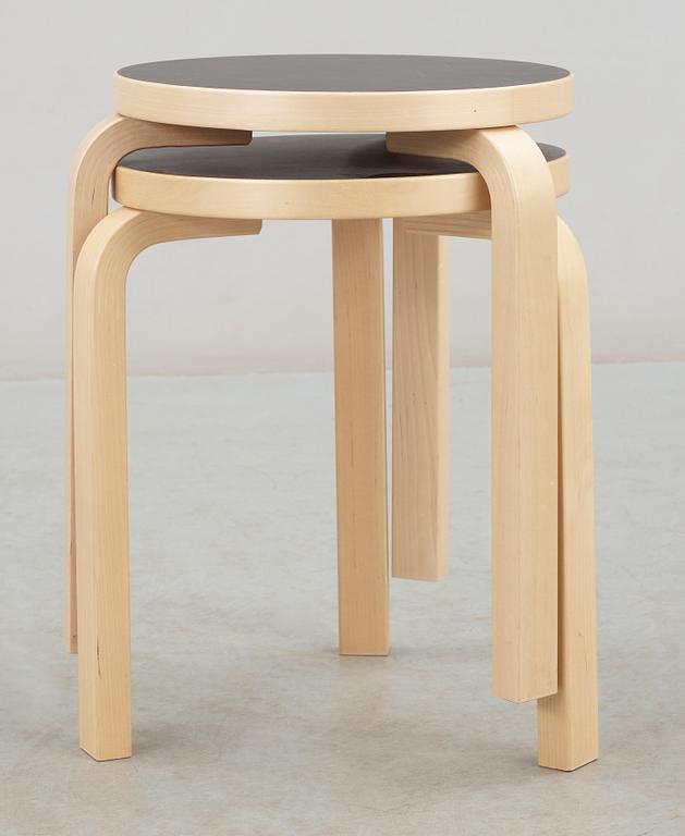 PALLAR, ett par, Modell E 60, Alvar Aalto, Artek, formgiven 1932-33.