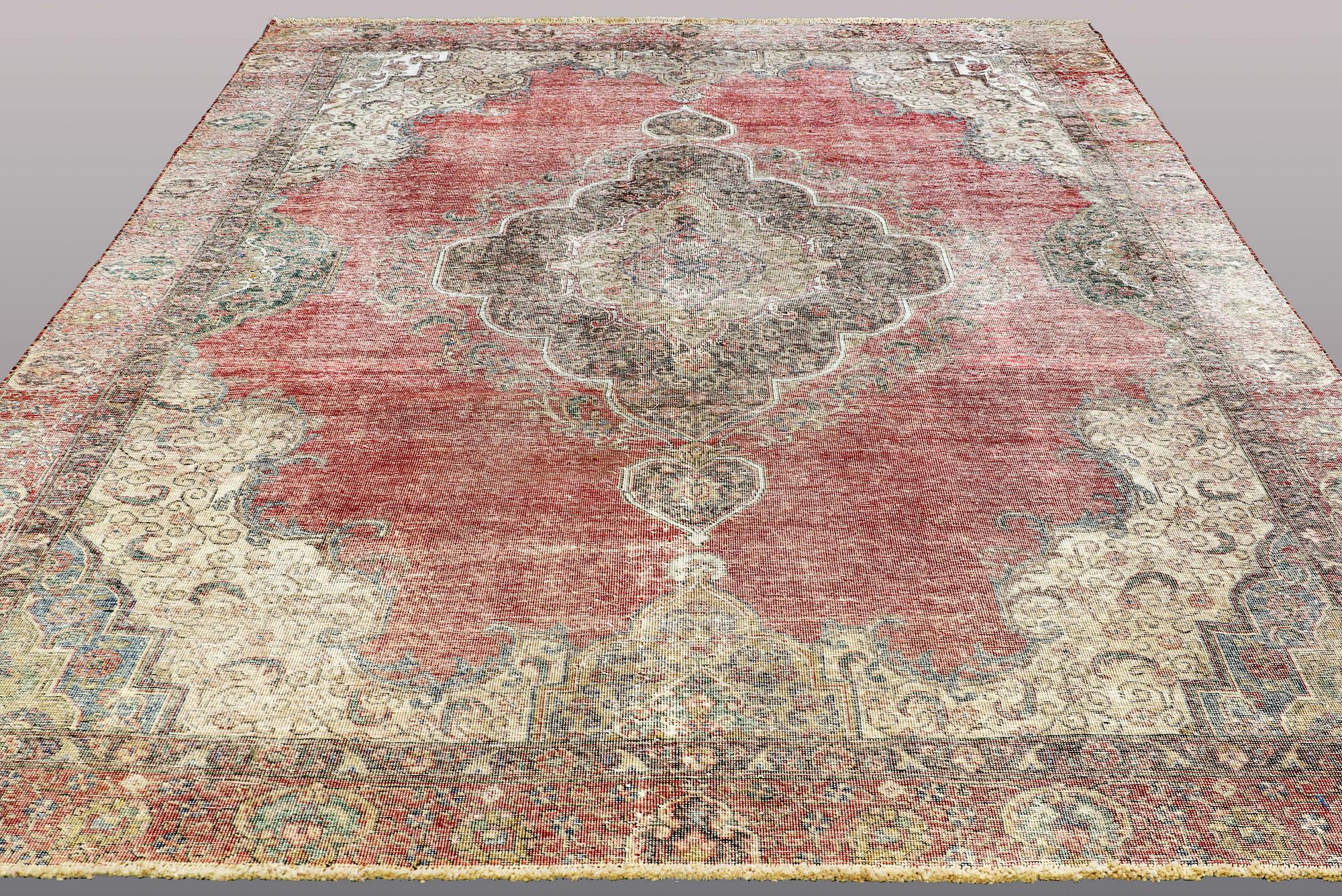 A CARPET, Oriantal, ca 364 x 272 cm.
