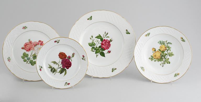SERVIS, 107 delar, porslin, "Les roses classiques", fyrklövern, 1900-talets andra hälft.
