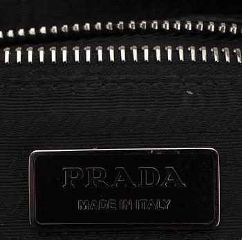 VÄSKA, Prada, i originaldustbag.