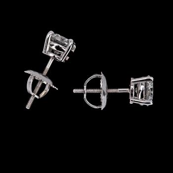 EARSTUDS, each brilliant cut diamond, 0.52 cts.