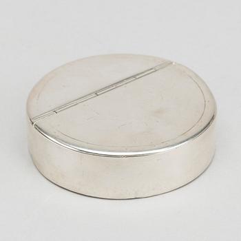 A Swedish 19th century silver box with lid mark of Jonas Elg Västerås 1804, 6,5 x 2 cm, weight 99 gr.