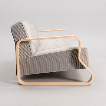 ALVAR AALTO, An Artek sofa model 544, 21 century.