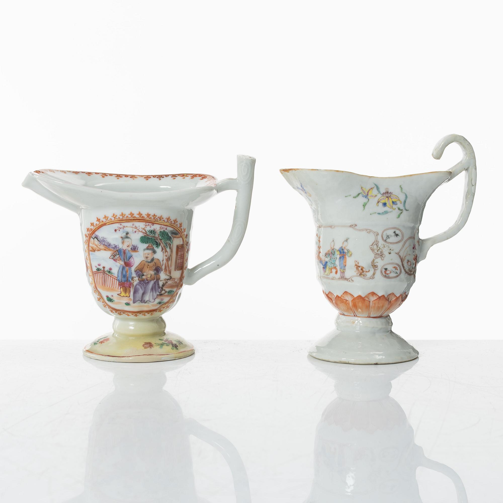 A group of three Chinese famille rose porcelain ewers and two dishes, Qing dynasty, Qianlong (1736-95).