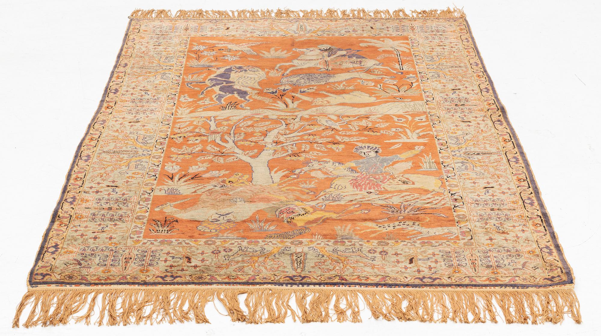 A Turkish rug c. 178 x 122 cm.