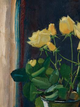 Olle Hjortzberg, Still life with yellow roses in silver vase.