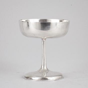 POKAL, silver. Luen-Wo, Shanghai, Kina. ca 1875-1925. Vikt ca 224g.