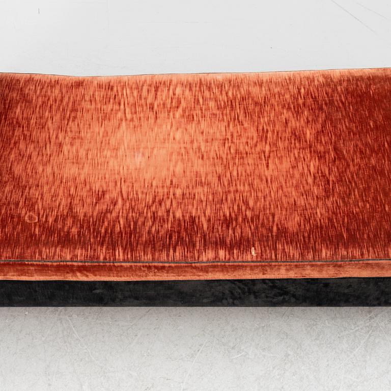 Daybed, 1930s.