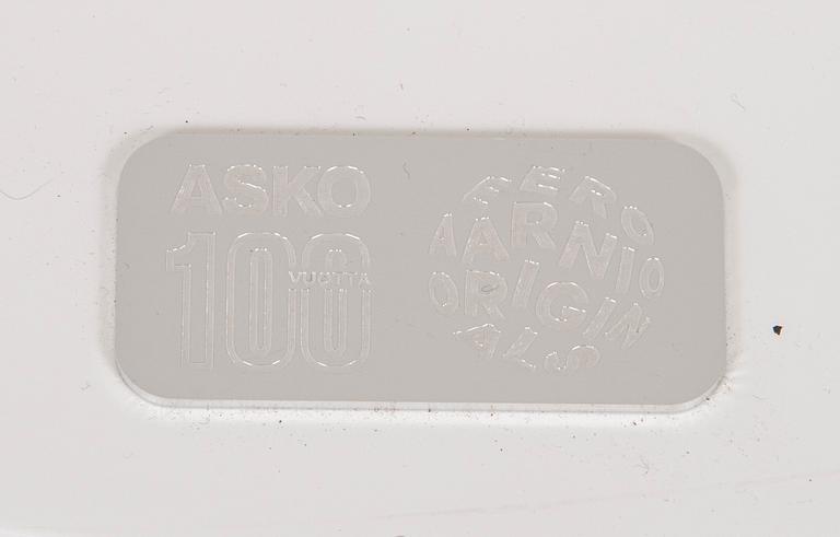 Eero Aarnio, "Pallotuoli" erikoisversio Asko 100 vuotta, Eero Aarnio Originals, 2010-luku.