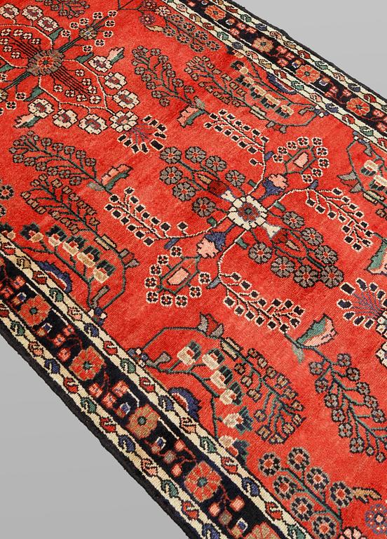 Gallerimatta, Hamadan, ca 578 x 120 cm.