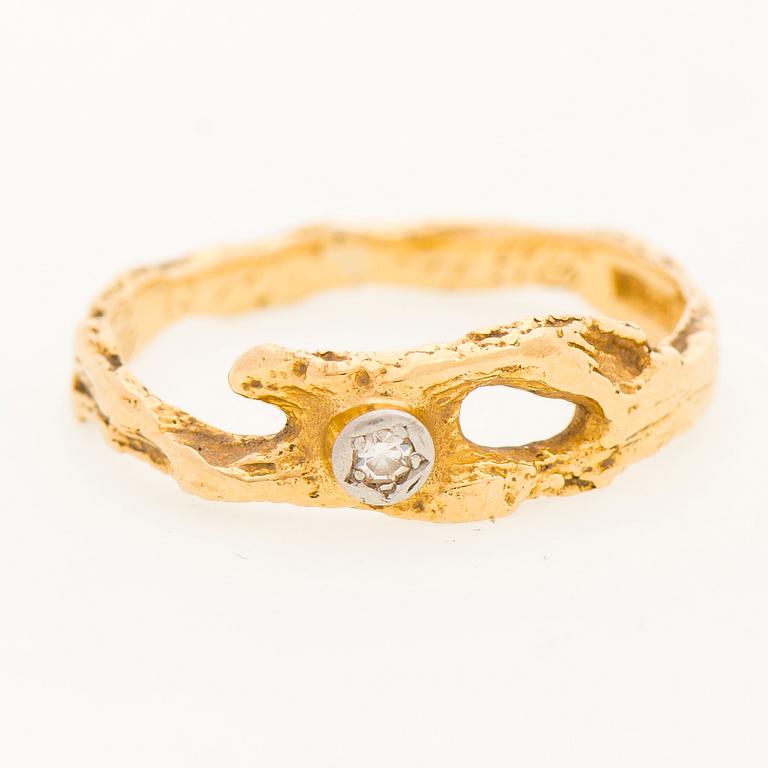 BJÖRN WECKSTRÖM, RING, "Diamantdamm", åttkantslipade diamant, 18K guld. Lapponia 1986.