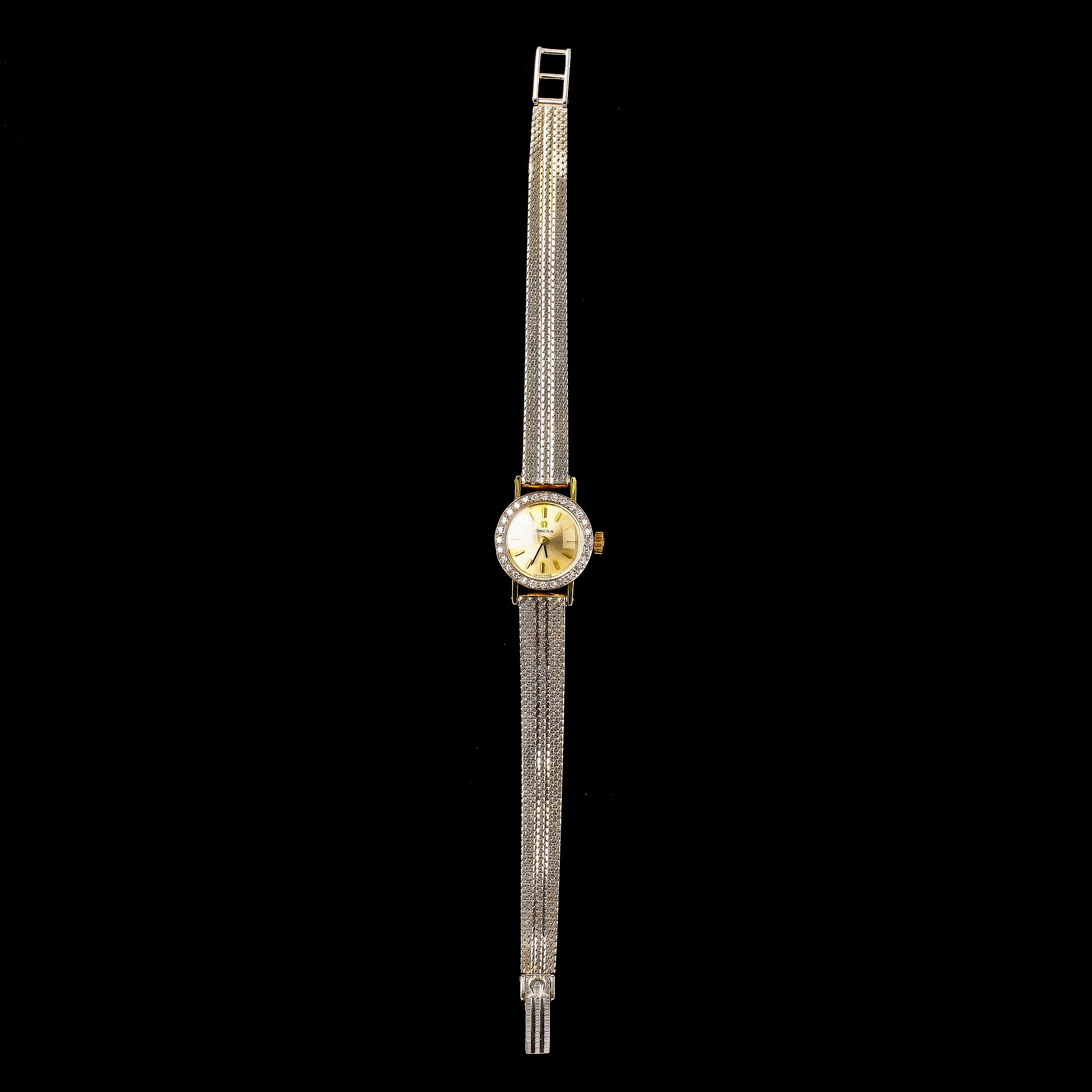 ARMBANDSUR, Omega, 18k guld och vitguld med 28 briljanter, tot 0.24 ct, vikt 27 g.