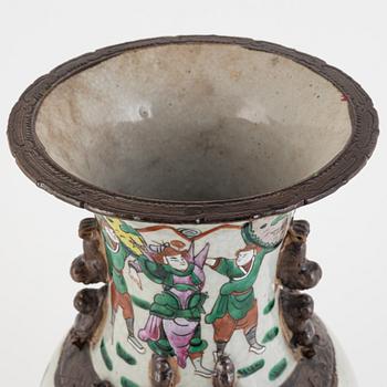 A Chinese enamelled vase, late Qingdynasty / around 1900.