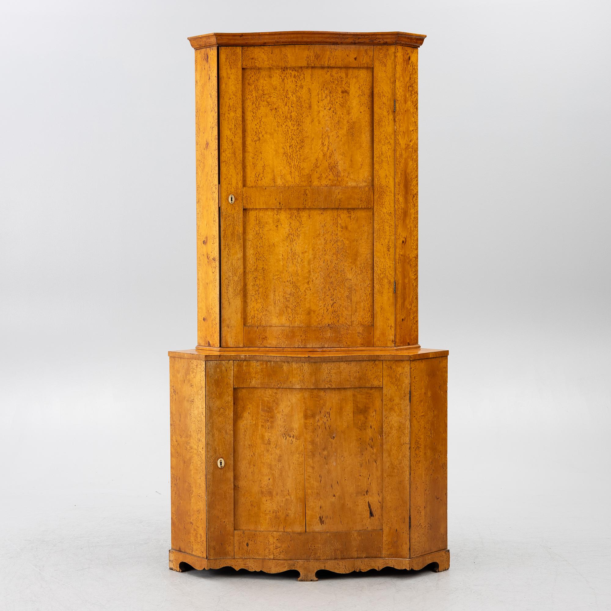 Hörnskåp, 1800-tal.