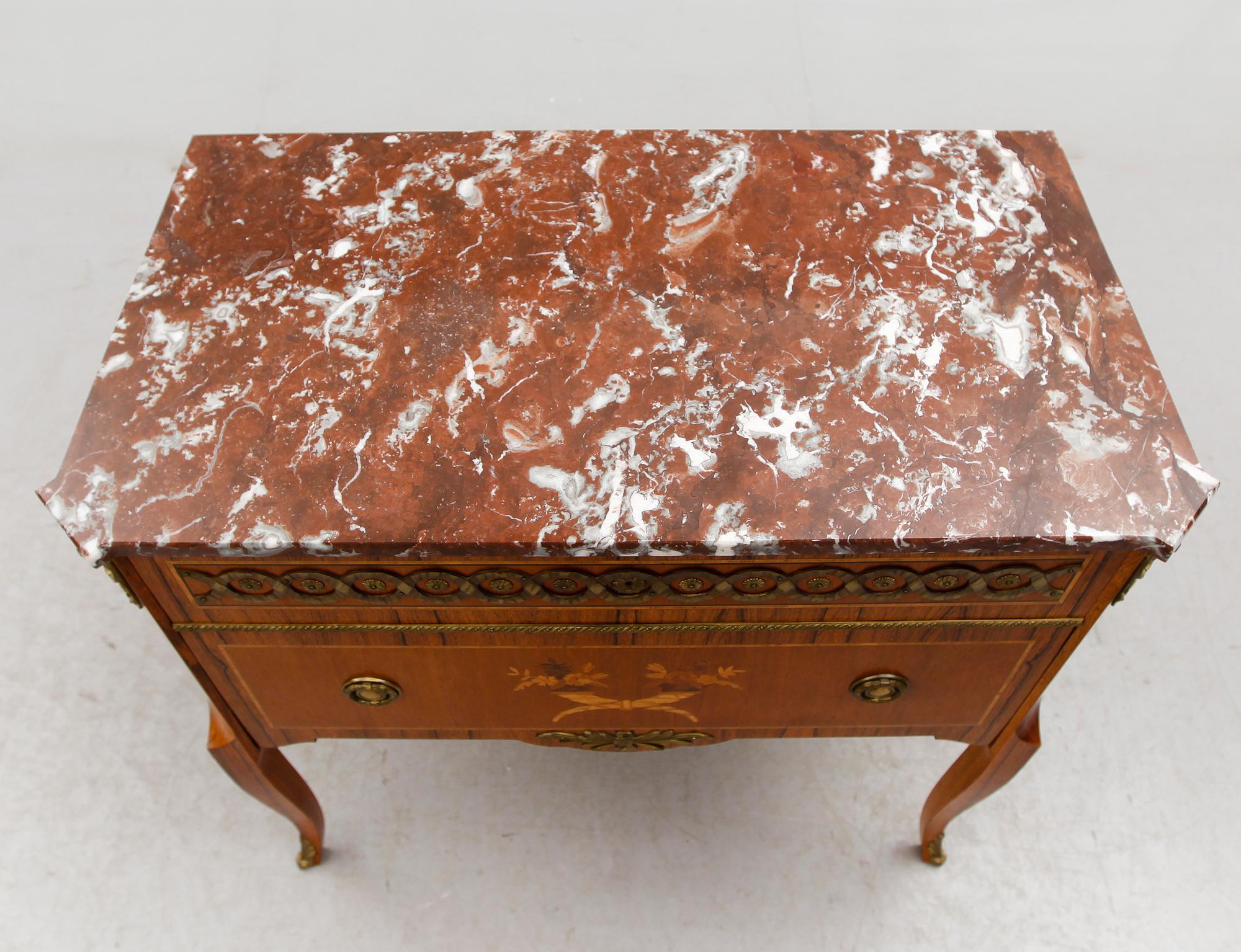 BYRÅ, gustaviansk stil, 1900-talets andra hälft.