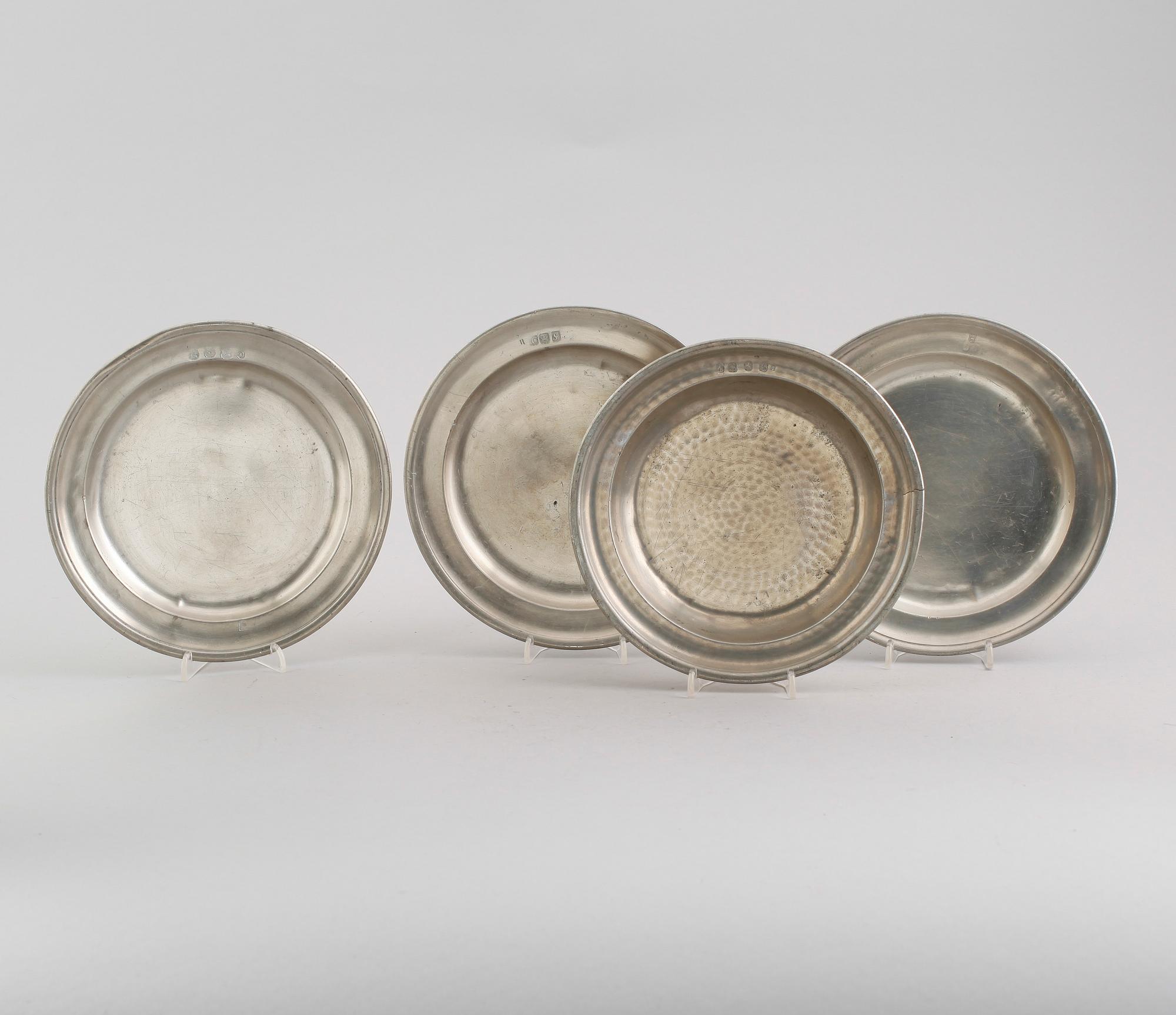 TALLRIKAR, 4 st, tenn, svenska stämplar, 1700-tal.