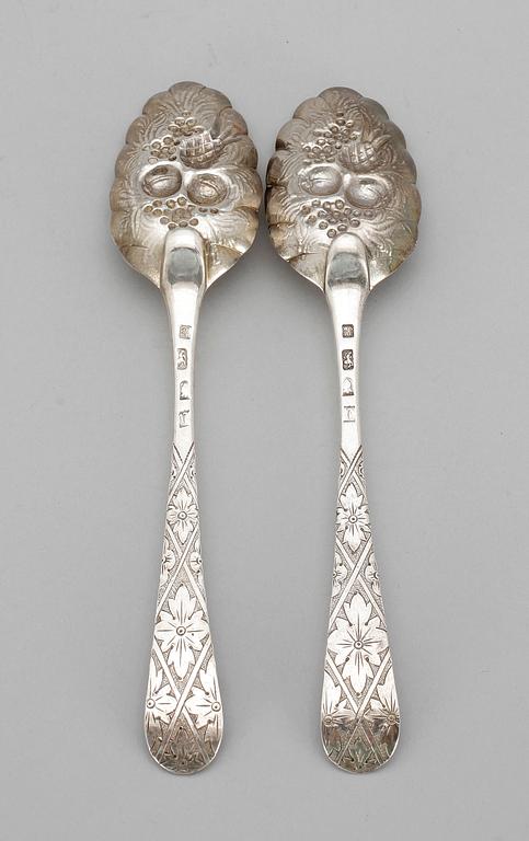 SKEDAR, ett par,  silver, William Sumner & Charles Crossley, London, 1775-76. 145 g.