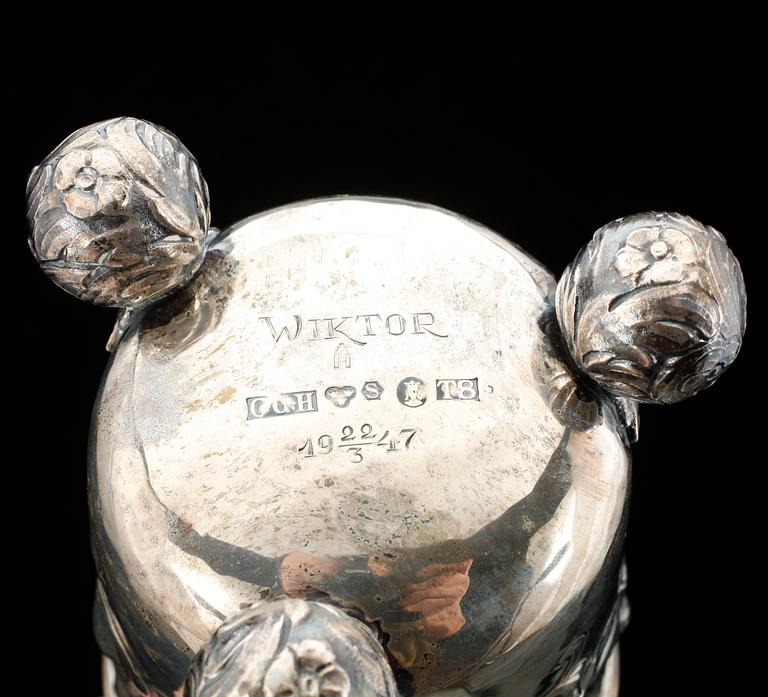 BÄGARE, silver, CG Hallberg, Stockholm, 1945. Vikt ca 400 gram.