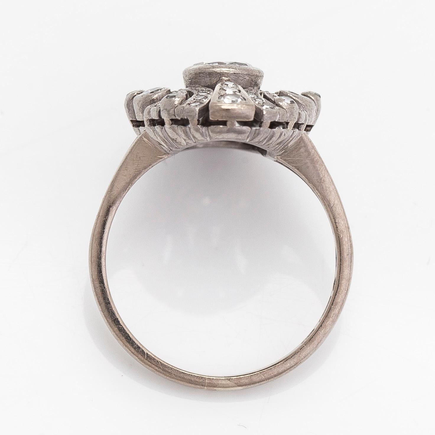 A.Tillander, ring, Art déco-stil, 18K vitguld, briljant- och 8/8-slipade diamanter ca 0.48 ct totalt, Helsingfors 1978.