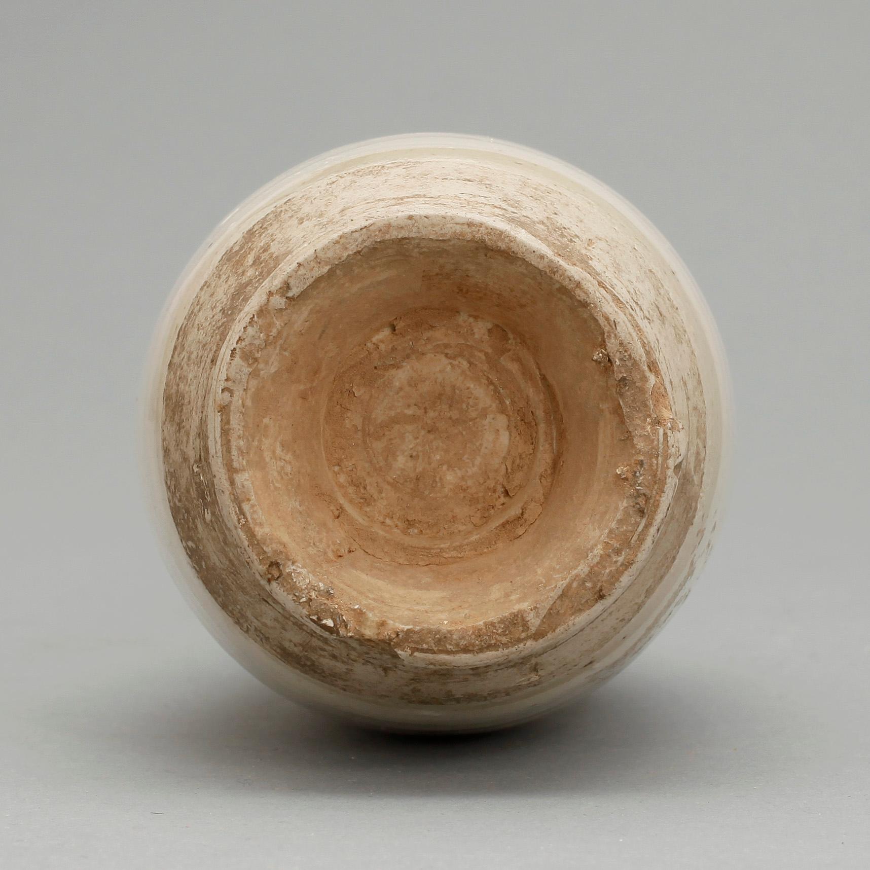 VAS, porslin, Kina, möjligen Tang dynastin (618-907).
