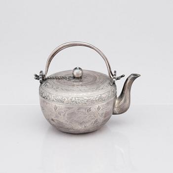 Tekanna med lock, silver. Qingdynastin (1664-1912).