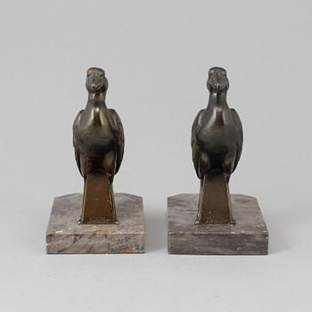 A PAIR OF ART DECÓ BOOK STANDS, 1930s.