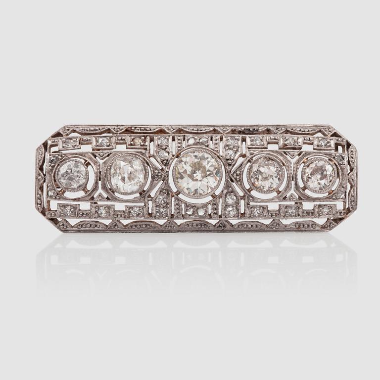 An Art deco old-cut diamond brooch. Total carat weight 3.00 cts. Center stone circa 1.00 ct.