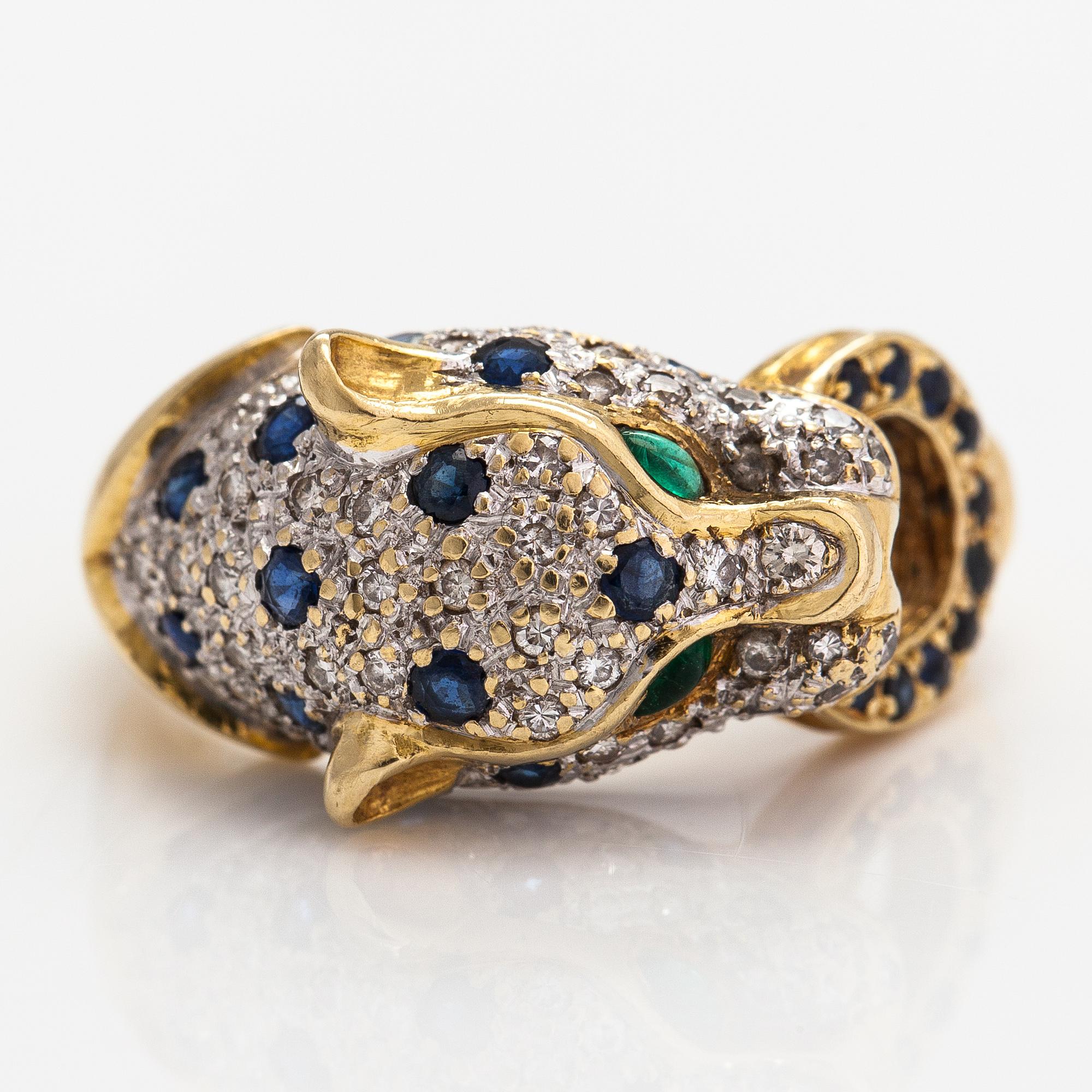 Ring, 18K guld, safirer, smaragder och diamanter ca 0.21 ct tot.