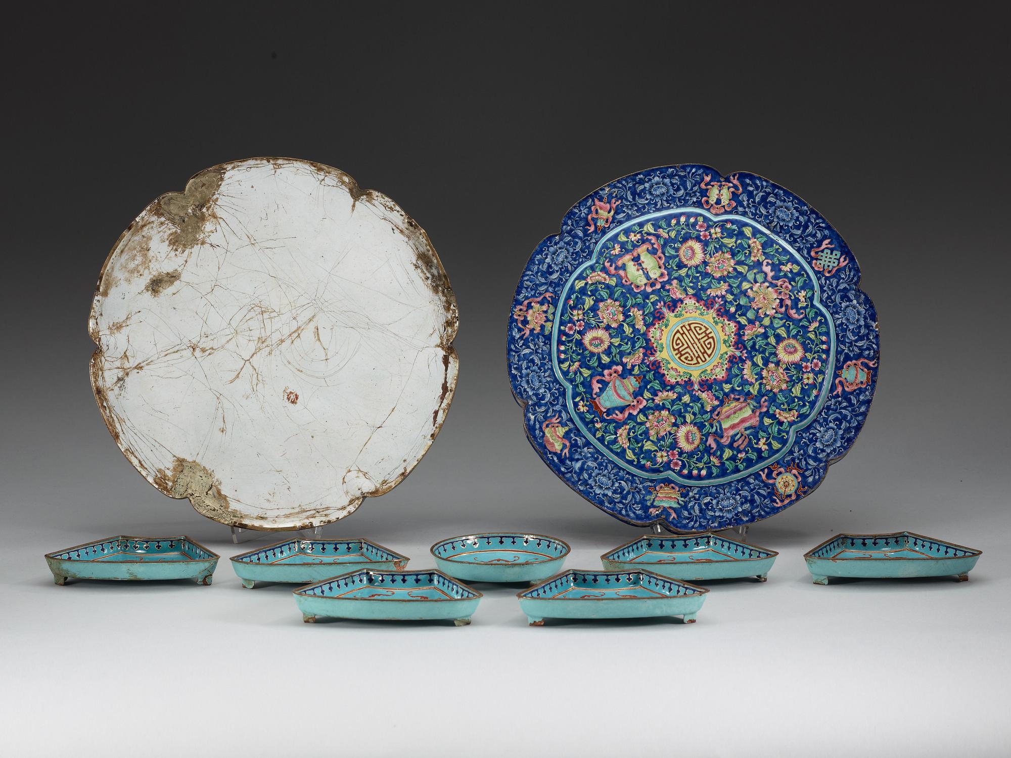 An enameled box and cover with a seven-piece cabaret, Qing dynasty, 18th Century.