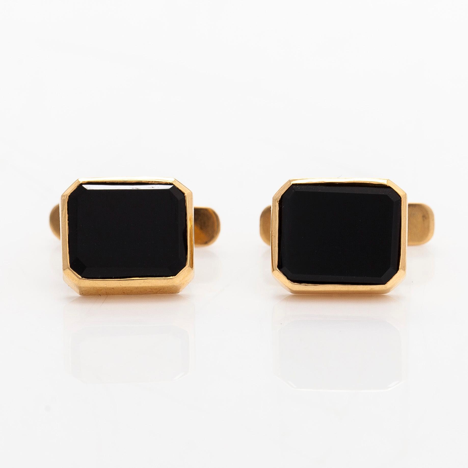 A pair of cufflinks and three shirt buttons,  18K gold and onyx.