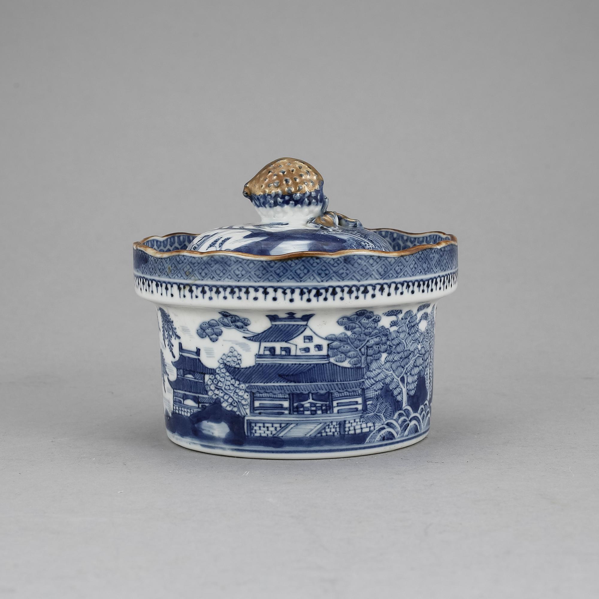 SMÖRASK, kompaniporslin, Qingdynastin, Qianlong (1736-95).