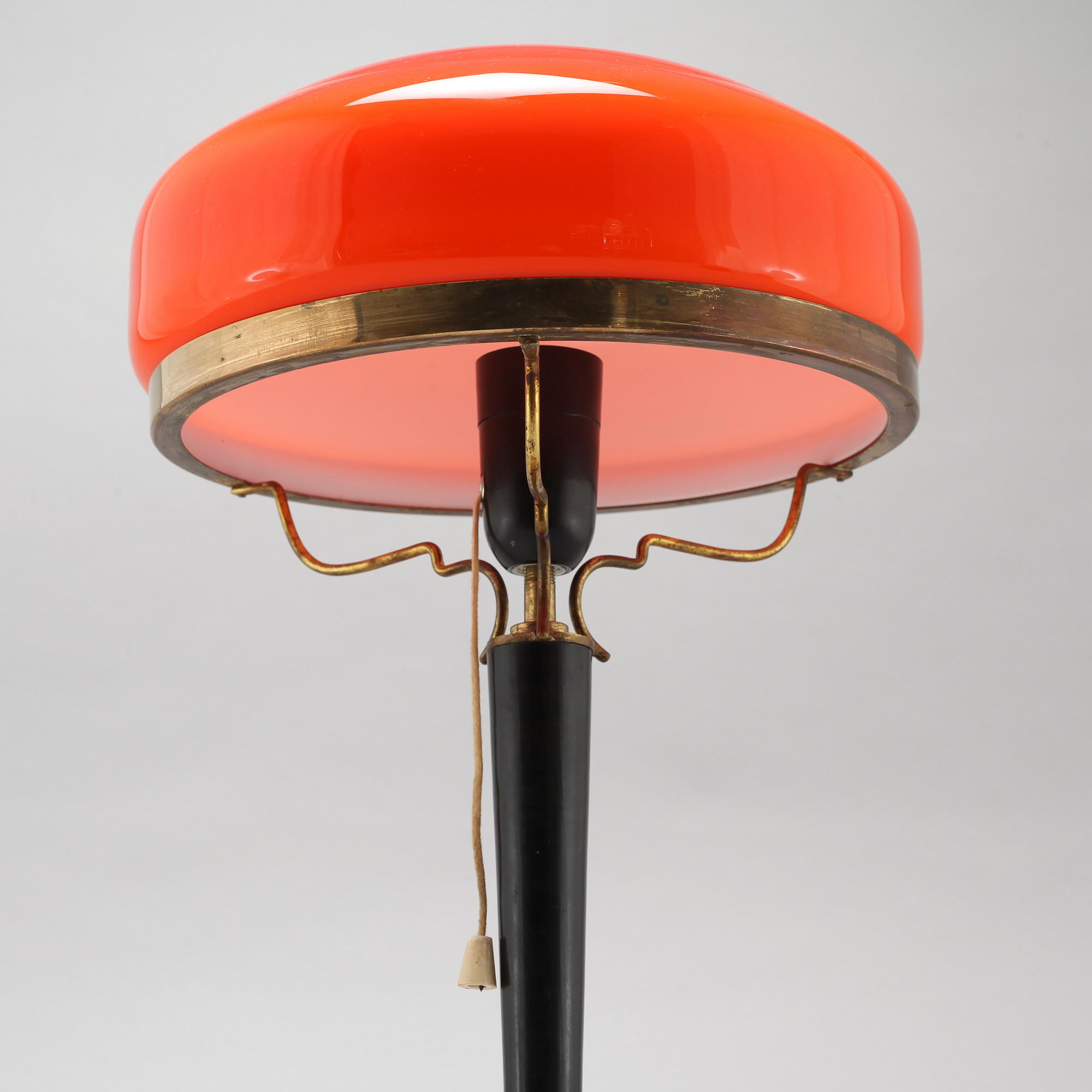 A mid 20th century table lamp.