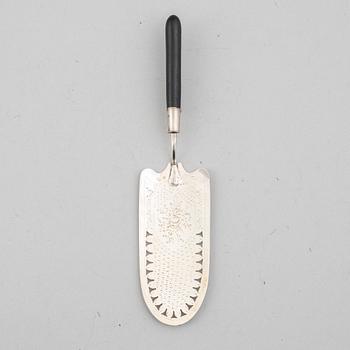 A German silver serving spatula, mark of JCW Spiess, Berlin 1821-35.