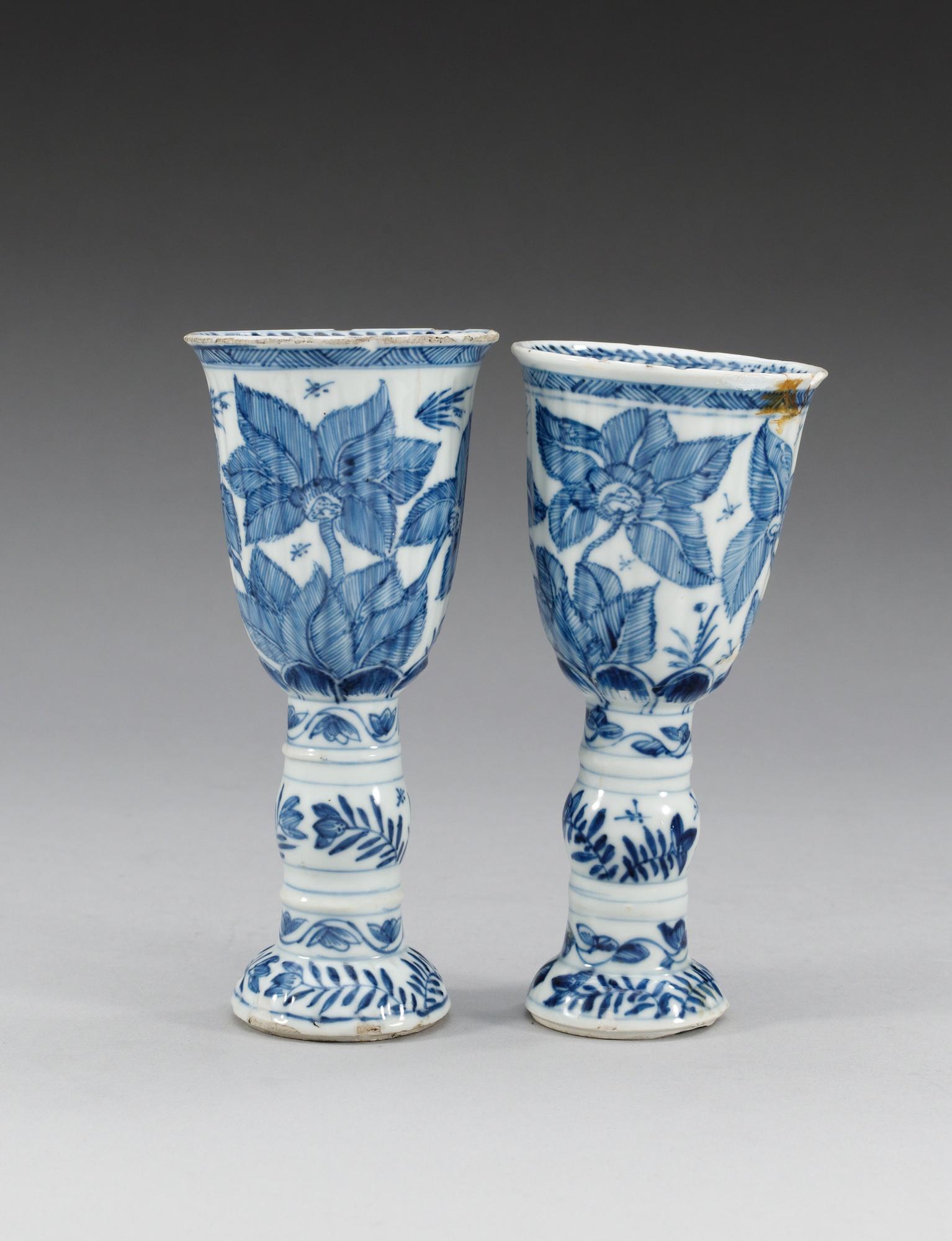A pair of blue and white goblets, Qing dynasty, Kangxi (1662-1722).