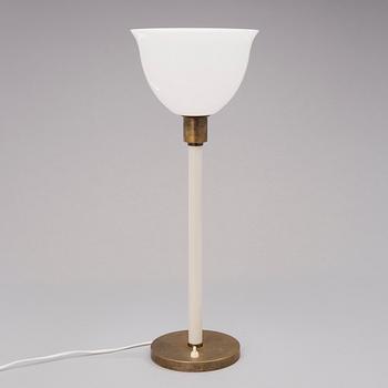 GUNILLA JUNG, A TABLE LAMP. Manufactured by Orno, 1939.