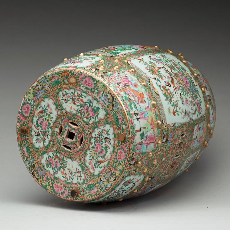 A Canton famille rose garden seat, Qing dynasty, 19th Century.