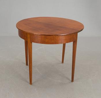 HALVMÅNEBORD, 1800-tal.