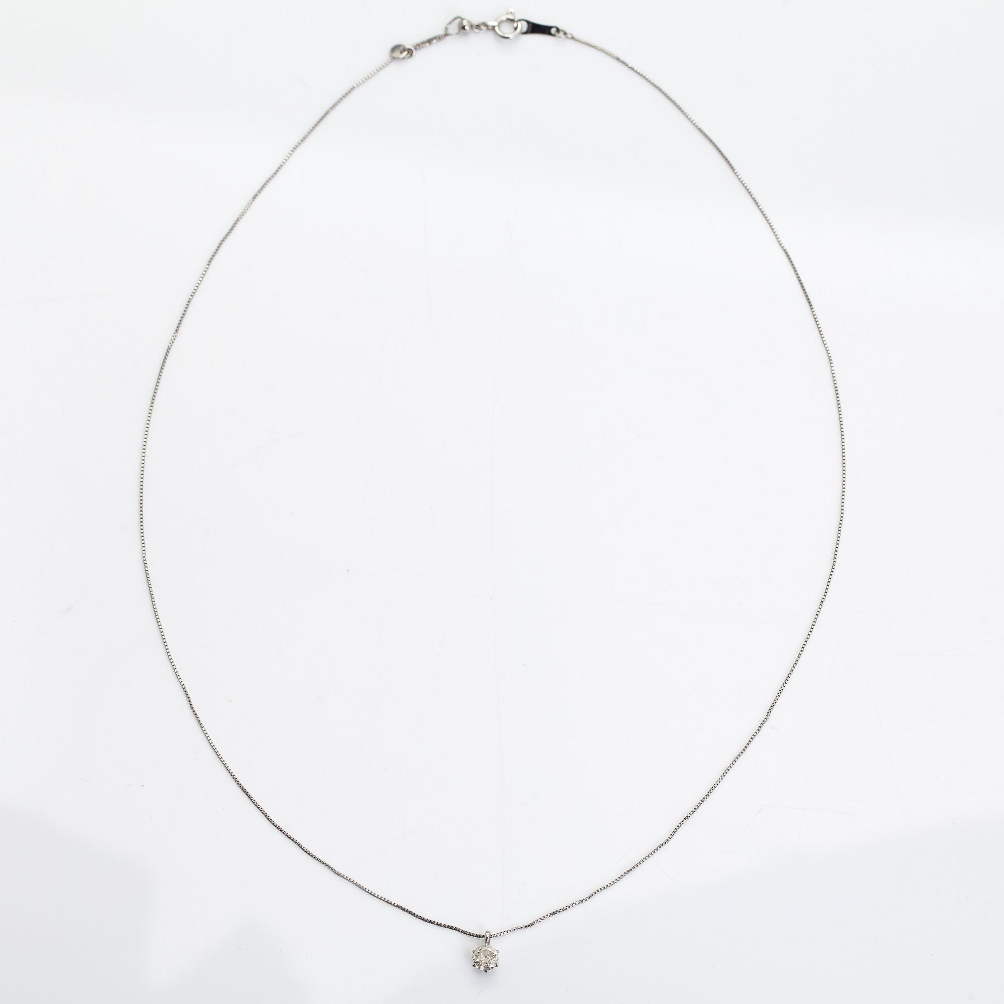 Hänge med kedja, platina och diamant ca 0.329 ct enligt gravyr.