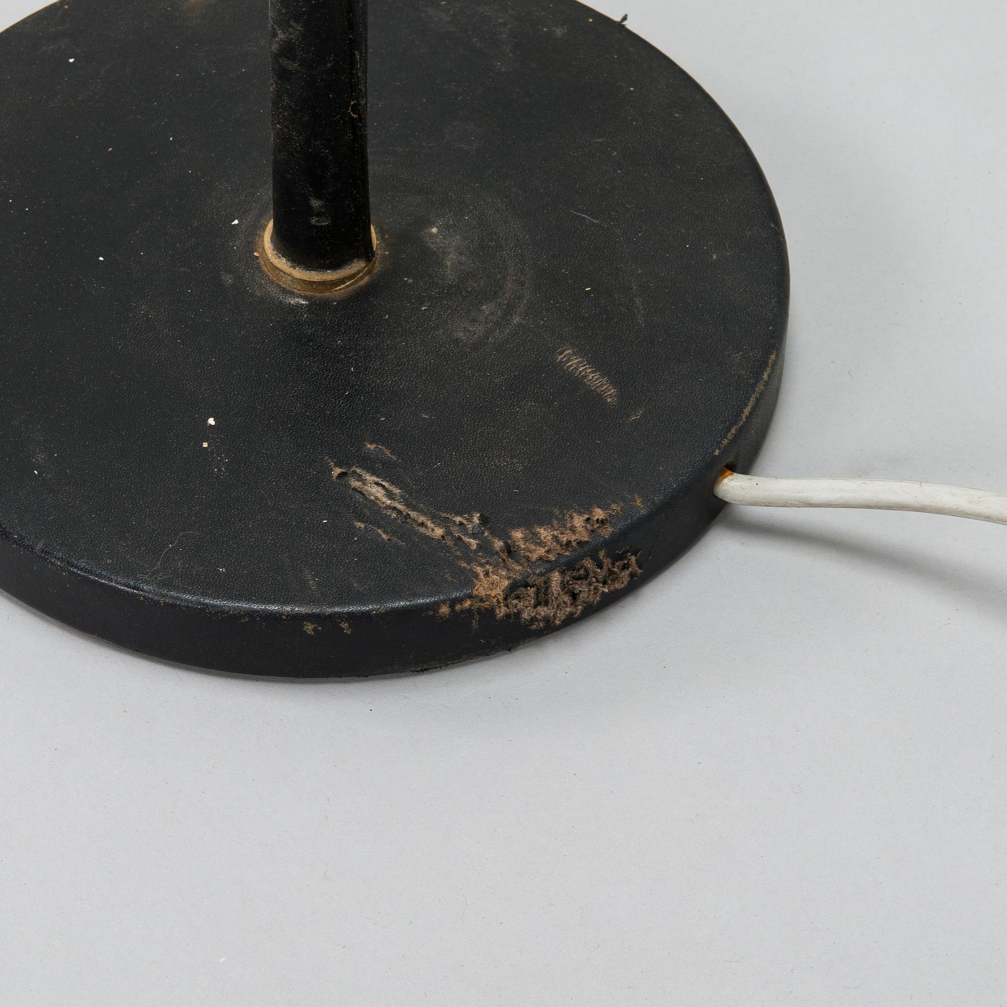 Alvar Aalto, 'Angel wing'  floor light model A 805, manufactured by Valaisinpaja Oy, late 20th century.