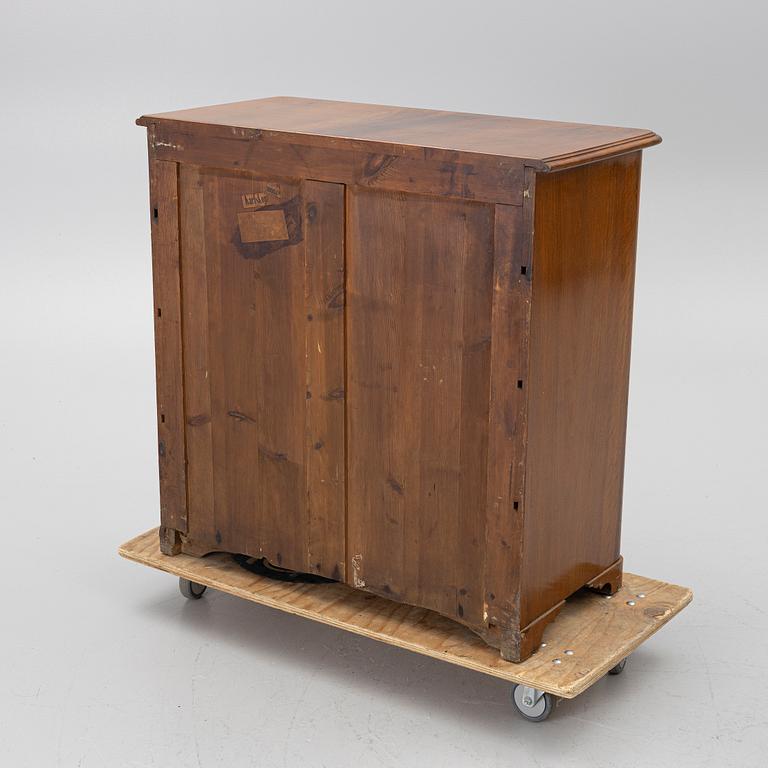 Chest of drawers, late 19th century.