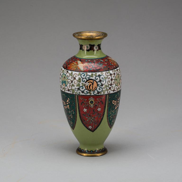 VAS, Cloisonne, Japan. Sekelskiftet 1900.